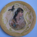 piatto-piccolo-ceramica-donna-rilievo